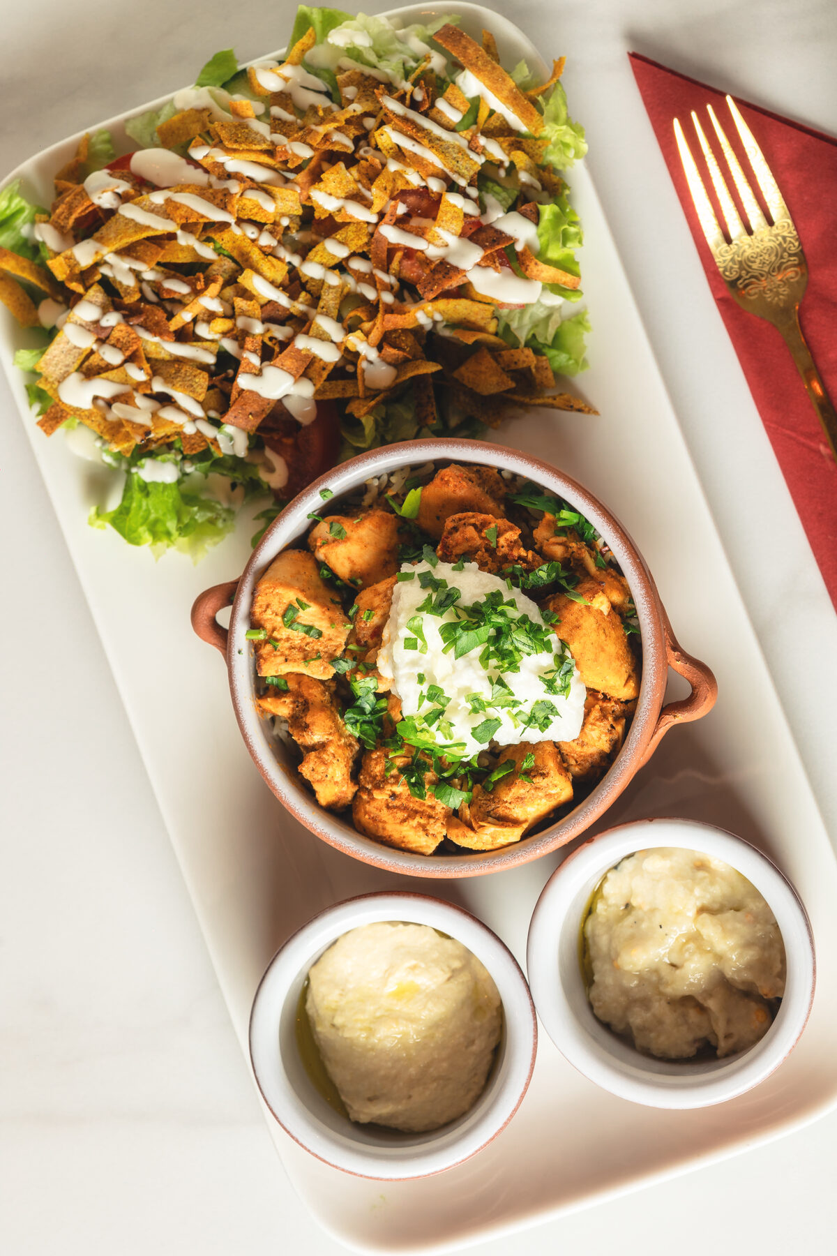 Plateau complet O'Bacha, salade et plat de poulet mariné